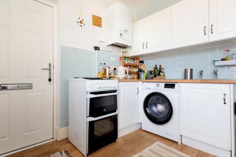 KITCHEN DINER AND LOUNGE
