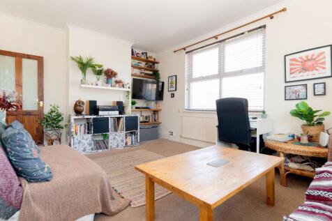 KITCHEN DINER AND LOUNGE
