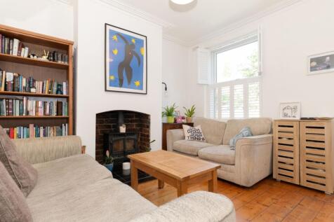 LIVING ROOM AND KITCHEN/DINER