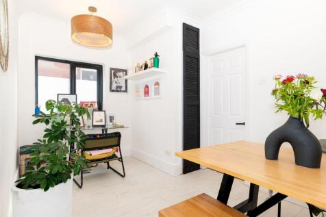 FABULOUS EXTENDED KITCHEN/DINER AND LIVING ROOM