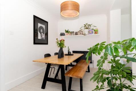 FABULOUS EXTENDED KITCHEN/DINER AND LIVING ROOM
