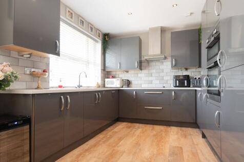 KITCHEN, DINER AND LIVING ROOM