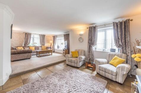 RECEPTION ROOMS AND KITCHEN