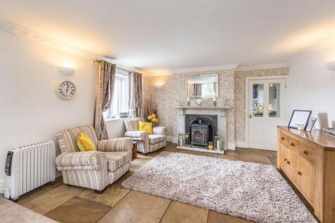 RECEPTION ROOMS AND KITCHEN