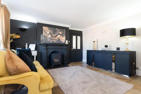 RECEPTION ROOMS AND KITCHEN