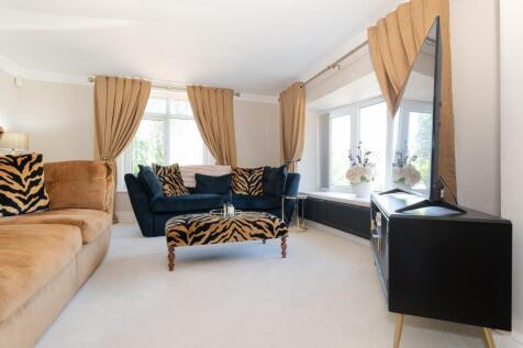 RECEPTION ROOMS AND KITCHEN