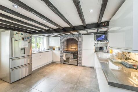 RECEPTION ROOMS AND KITCHEN