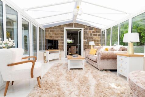 RECEPTION ROOMS AND KITCHEN