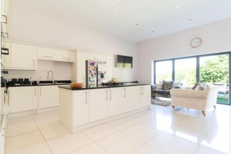 KITCHEN DINER AND LOUNGE