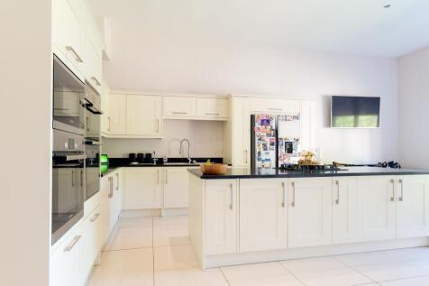 KITCHEN DINER AND LOUNGE