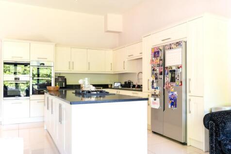 KITCHEN DINER AND LOUNGE