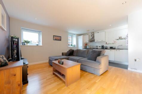 KITCHEN DINER AND LOUNGE