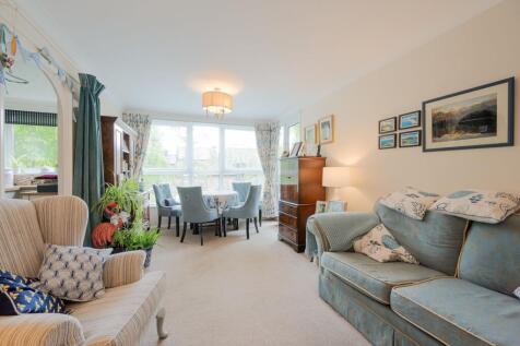 SITTING ROOM/DINING AND FITTED KITCHEN