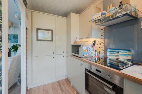 SITTING ROOM/DINING AND FITTED KITCHEN