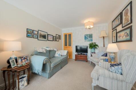 SITTING ROOM/DINING AND FITTED KITCHEN