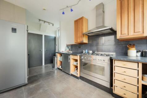 KITCHENS AND RECEPTION ROOMS