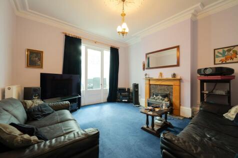 KITCHENS AND RECEPTION ROOMS