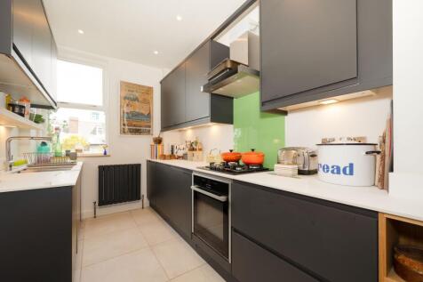 KITCHEN, DINER AND LOUNGE