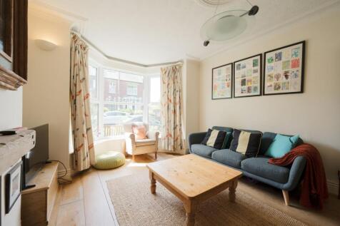 KITCHEN, DINER AND LOUNGE