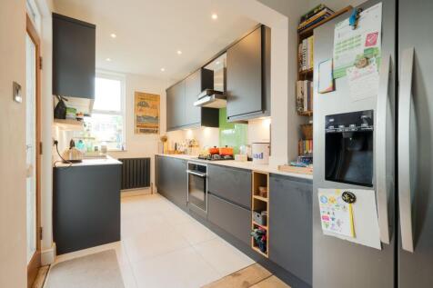 KITCHEN, DINER AND LOUNGE