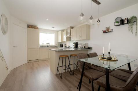 KITCHEN DINER AND LOUNGE