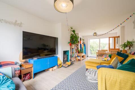 KITCHEN AND LOUNGE