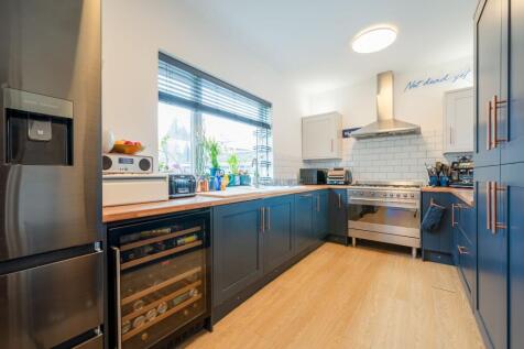 KITCHEN AND LOUNGE