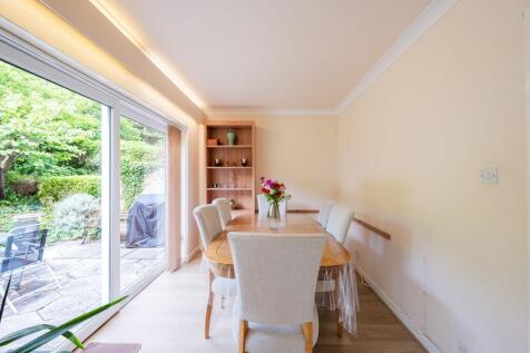 KITCHEN DINER AND LOUNGE