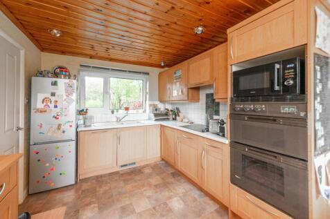 KITCHEN/UTILITY DINER AND LIVING ROOM