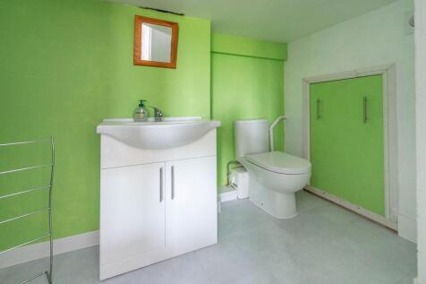BEDROOMS ANS BATHROOMS