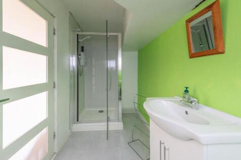 BEDROOMS ANS BATHROOMS