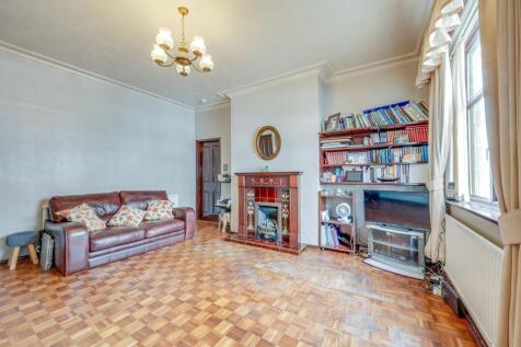 KITCHEN, DINER AND LIVING ROOM