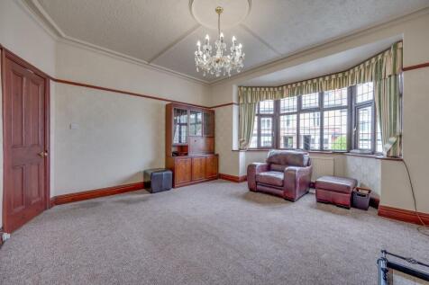 KITCHEN, DINER AND LIVING ROOM