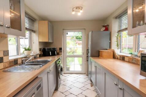 KITCHEN DINER AND LOUNGE