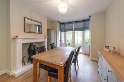 KITCHEN DINER AND LOUNGE