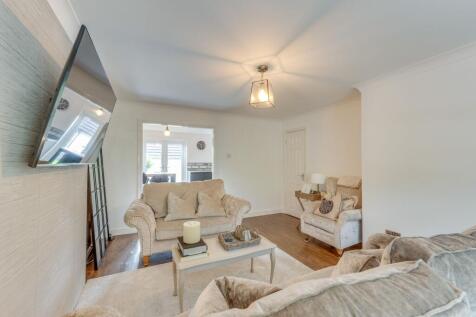 SITTING ROOM FITTED DINING KITCHEN AND WC