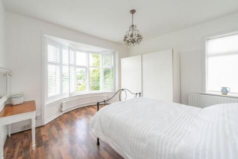 TWO STUNNING DOUBLE BEDROOMS AND BATHROOMS