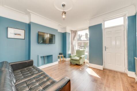KITCHEN/DINER AND LIVING ROOM