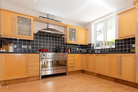 KITCHEN DINER AND FABULOUS SITTING/DINING ROOM