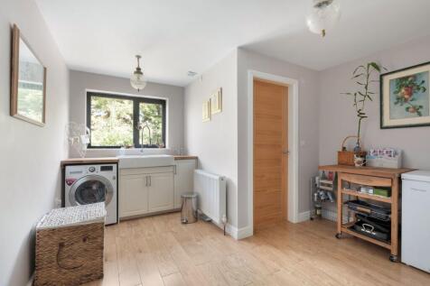 FIRST FLOOR UTILITY AND W/C