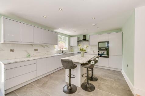 KITCHEN/BREAKFAST ROOM, DINER AND LOUNGE