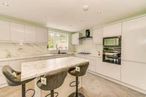 KITCHEN/BREAKFAST ROOM, DINER AND LOUNGE