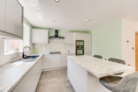 KITCHEN/BREAKFAST ROOM, DINER AND LOUNGE