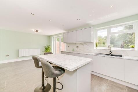KITCHEN/BREAKFAST ROOM, DINER AND LOUNGE