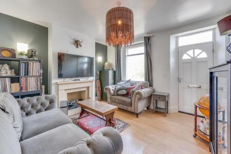 LIVING ROOM AND KITCHEN/DINER