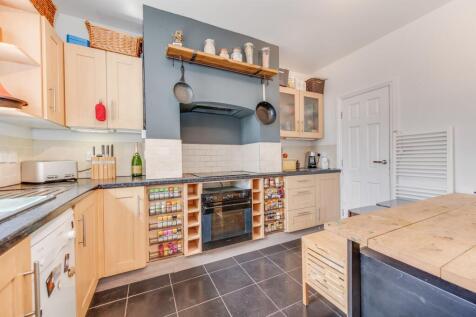 LIVING ROOM AND KITCHEN/DINER