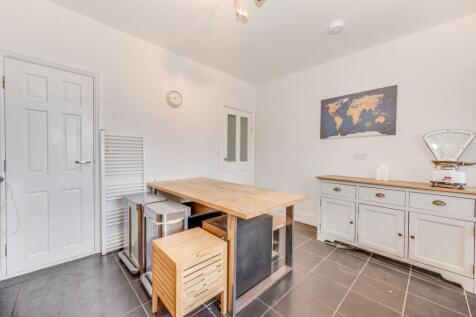 LIVING ROOM AND KITCHEN/DINER