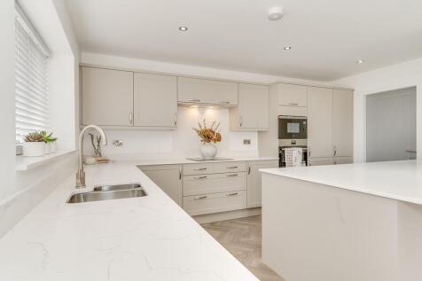 OPEN PLAN KITCHEN/DINER/LIVING ROOM