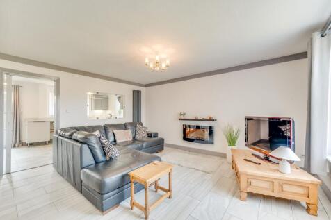 KITCHEN/DINER AND LIVING ROOM