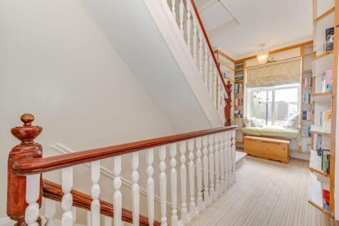 ENTRY WAY AND LANDING